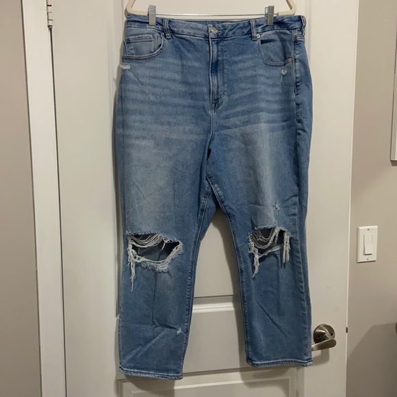 American Eagle Outfitters Denim - American Eagle Curvy Mom Jean Size 18 Short